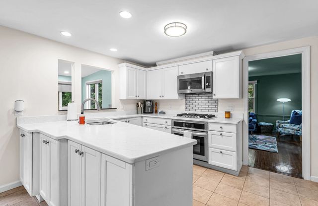 908 Frank Smith Rd, Longmeadow, MA 01106