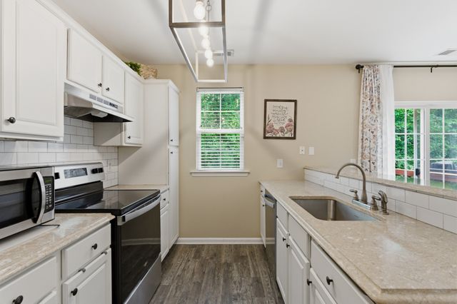 7241 Highway 70 S Apt 214, Nashville, TN 37221