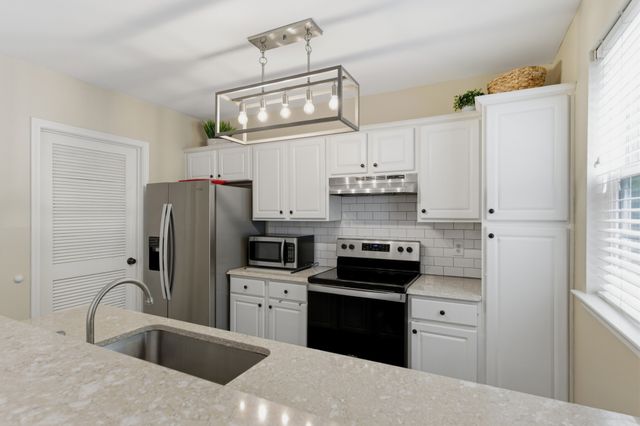 7241 Highway 70 S Apt 214, Nashville, TN 37221