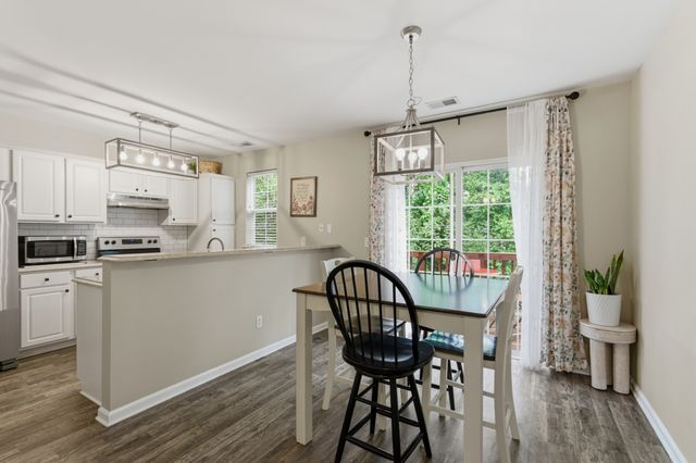 7241 Highway 70 S Apt 214, Nashville, TN 37221