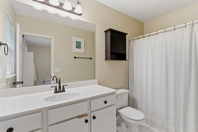 7241 Highway 70 S Apt 214, Nashville, TN 37221