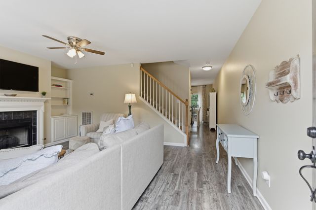 7241 Highway 70 S Apt 214, Nashville, TN 37221