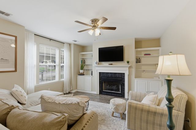 7241 Highway 70 S Apt 214, Nashville, TN 37221
