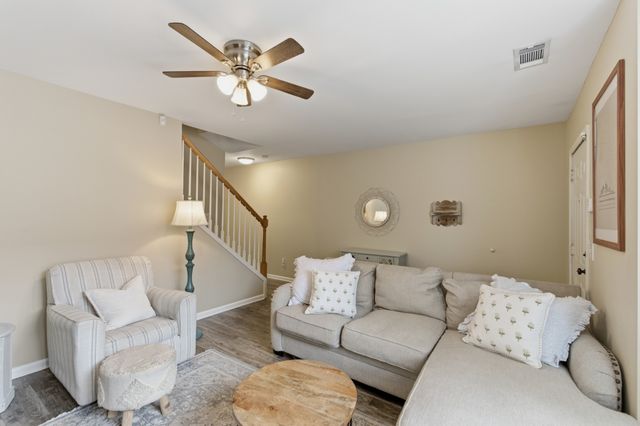 7241 Highway 70 S Apt 214, Nashville, TN 37221