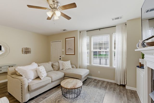 7241 Highway 70 S Apt 214, Nashville, TN 37221