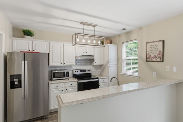 7241 Highway 70 S Apt 214, Nashville, TN 37221