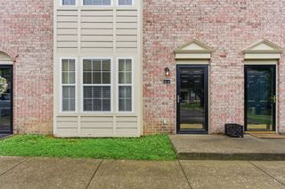 7241 Highway 70 S Apt 214, Nashville, TN 37221