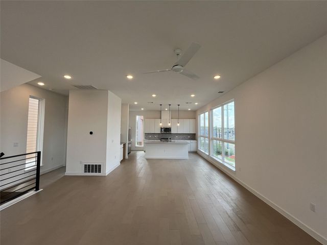 6819 Wolfcreek PASS 19, Austin, TX 78749