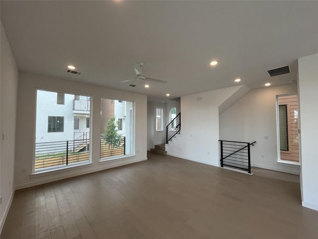 6819 Wolfcreek PASS 19, Austin, TX 78749