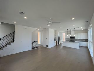 6819 Wolfcreek PASS 19, Austin, TX 78749