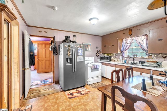 18 Gossett Street, Laurens, SC 29360
