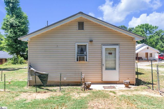 18 Gossett Street, Laurens, SC 29360