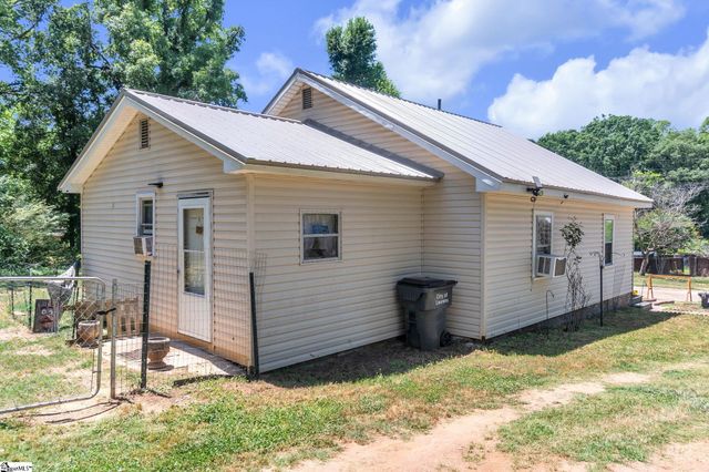 18 Gossett Street, Laurens, SC 29360