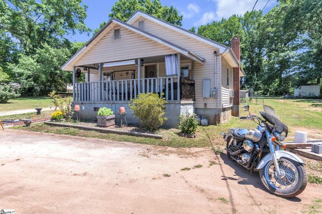 18 Gossett Street, Laurens, SC 29360