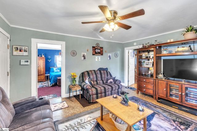 18 Gossett Street, Laurens, SC 29360