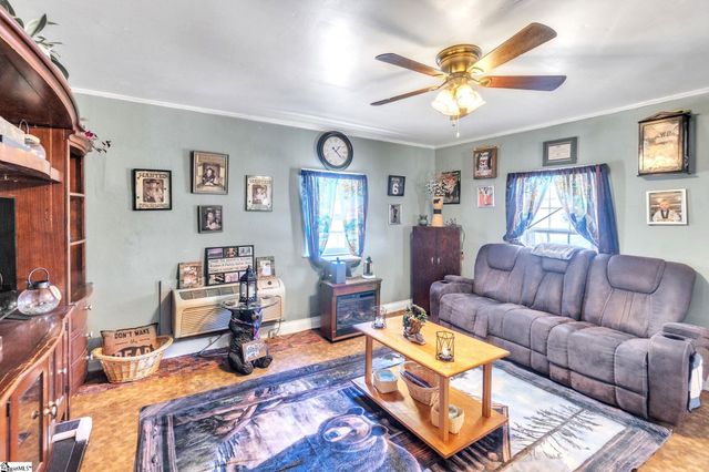 18 Gossett Street, Laurens, SC 29360