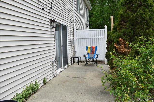 1021 Timber Ridge Court 374, Grand Blanc, MI 48439