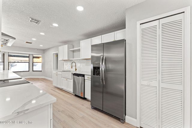 804 LIGHTWOOD Court, Orange Park, FL 32065