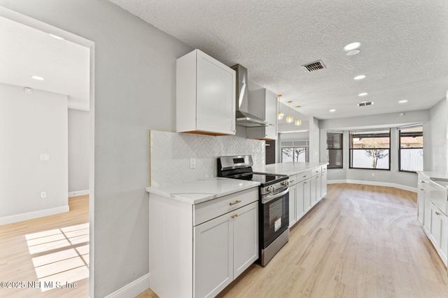 804 LIGHTWOOD Court, Orange Park, FL 32065