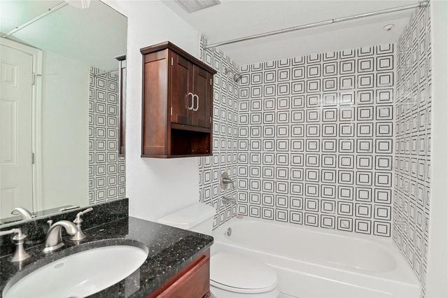 4515 Briar Hollow Place 112, Houston, TX 77027