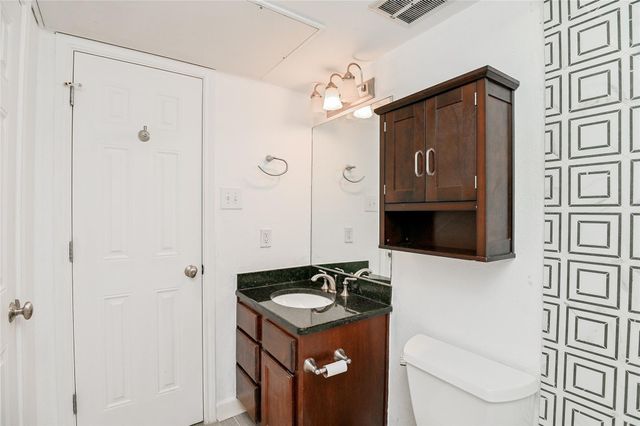 4515 Briar Hollow Place 112, Houston, TX 77027