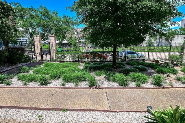 4515 Briar Hollow Place 112, Houston, TX 77027