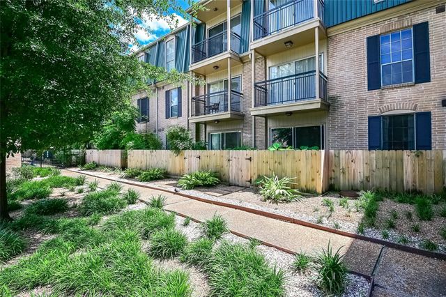 4515 Briar Hollow Place 112, Houston, TX 77027