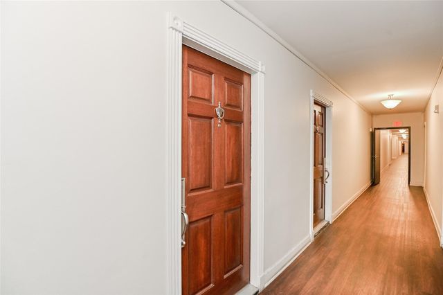 4515 Briar Hollow Place 112, Houston, TX 77027