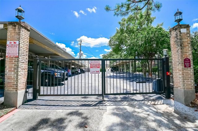 4515 Briar Hollow Place 112, Houston, TX 77027