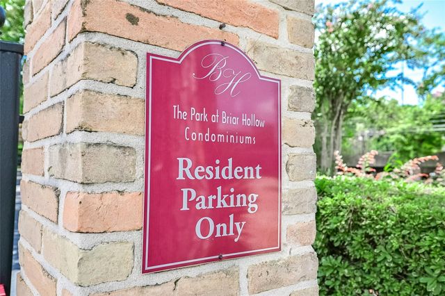 4515 Briar Hollow Place 112, Houston, TX 77027