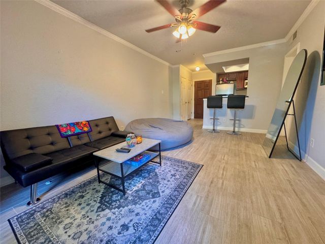 4515 Briar Hollow Place 112, Houston, TX 77027