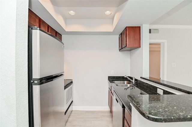 4515 Briar Hollow Place 112, Houston, TX 77027