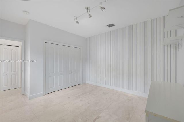 18450 NE 30th Place, Aventura, FL 33160