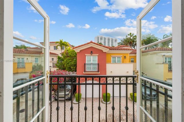 18450 NE 30th Place, Aventura, FL 33160