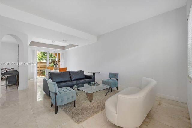 18450 NE 30th Place, Aventura, FL 33160