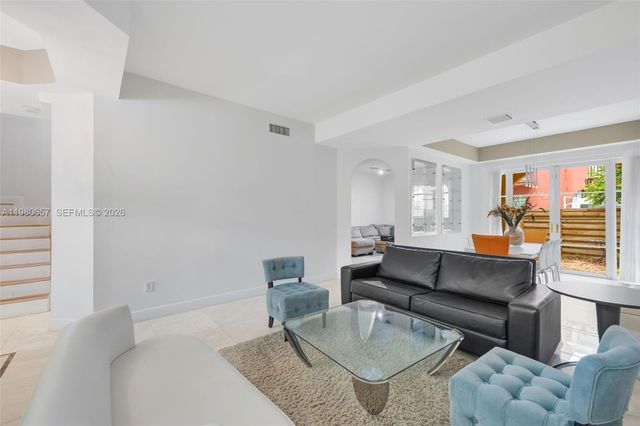 18450 NE 30th Place, Aventura, FL 33160