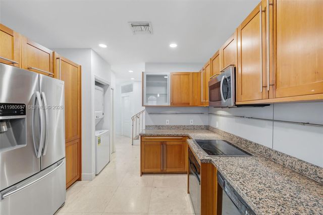 18450 NE 30th Place, Aventura, FL 33160