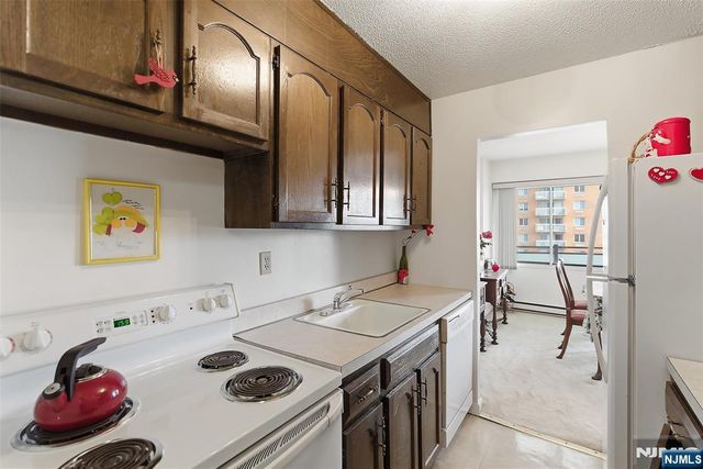 125 Prospect Avenue 5B, Hackensack, NJ 07601