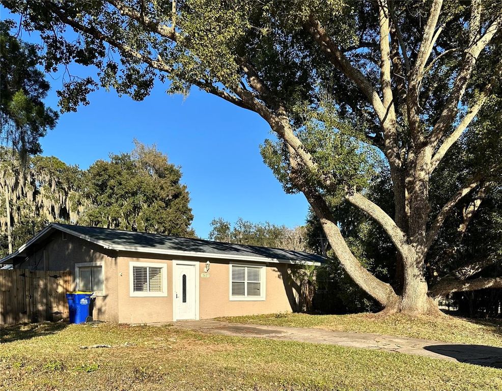 Image 2 of property listing at 2627 QUEEN PALM DRIVE, Edgewater, FL 32141