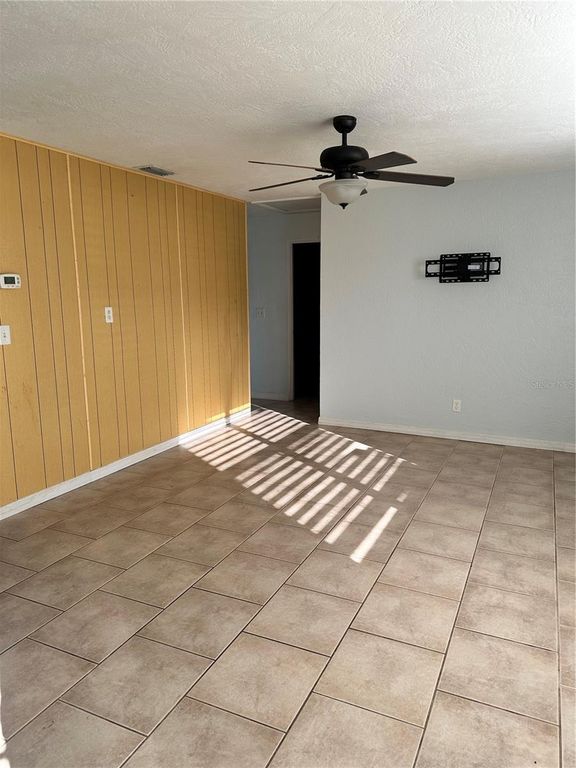 Image 4 of property listing at 2627 QUEEN PALM DRIVE, Edgewater, FL 32141