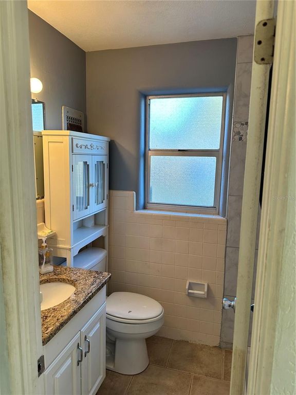 Image 9 of property listing at 2627 QUEEN PALM DRIVE, Edgewater, FL 32141