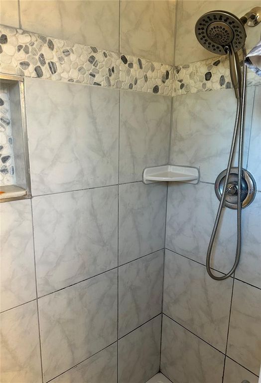 Image 10 of property listing at 2627 QUEEN PALM DRIVE, Edgewater, FL 32141