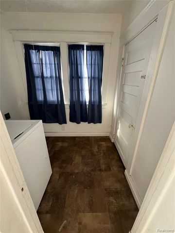 3137 S Washington Avenue, Saginaw, MI 48601