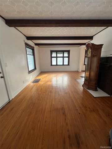 3137 S Washington Avenue, Saginaw, MI 48601