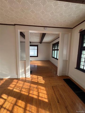 3137 S Washington Avenue, Saginaw, MI 48601