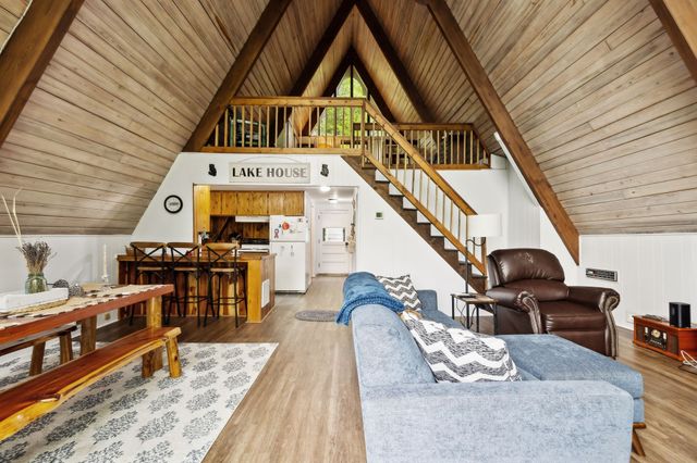 404 Duke Cir, Lancaster, TN 38569