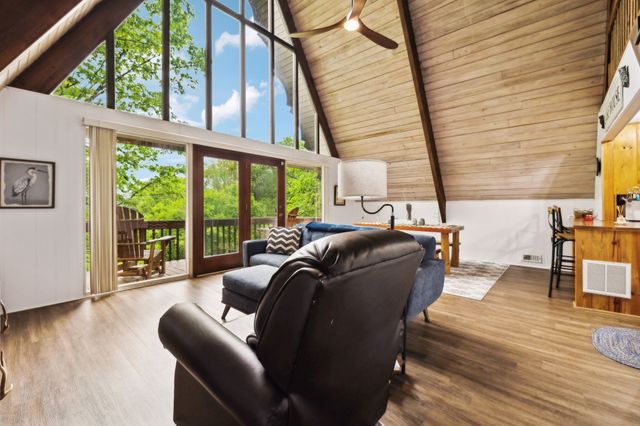 404 Duke Cir, Lancaster, TN 38569