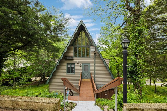 404 Duke Cir, Lancaster, TN 38569