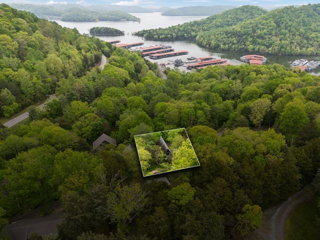 404 Duke Cir, Lancaster, TN 38569