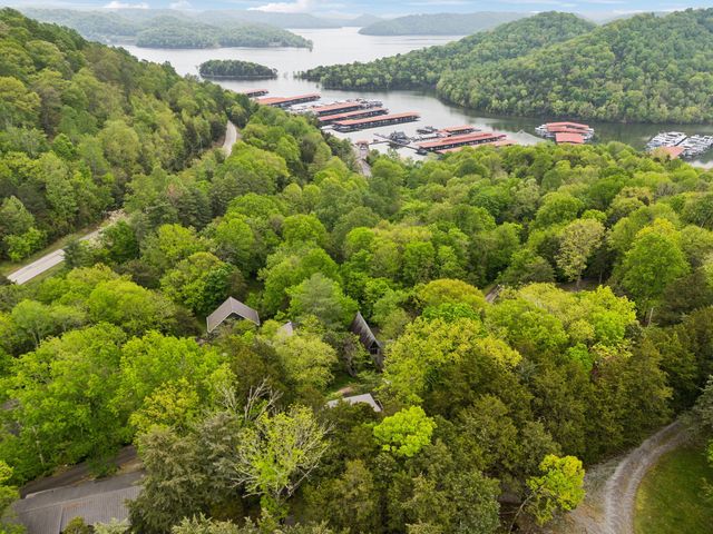 404 Duke Cir, Lancaster, TN 38569